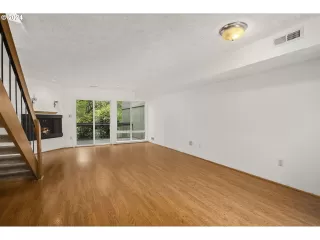 Photo #5: 24338319 Listing 