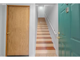 Photo #4: 24338550 Listing