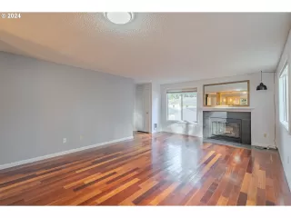 Photo #6: 24338550 Listing