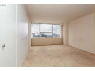 Photo #5: 24338646 Listing