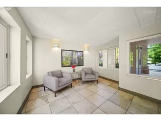 Photo #3: 243389687 Listing