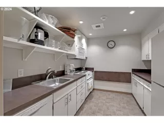 Photo #4: 24340046 Listing