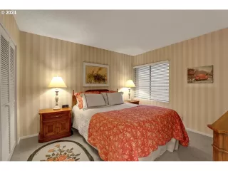 Photo #5: 24340046 Listing