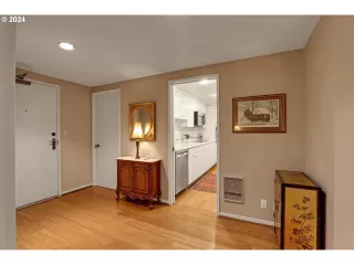 Photo #6: 24340046 Listing