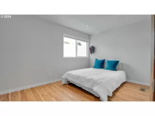 Photo #6: 24340632 Listing