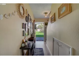 Photo #5: 24342391 Listing