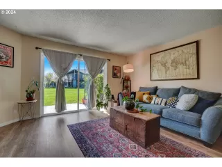 Photo #6: 24342391 Listing