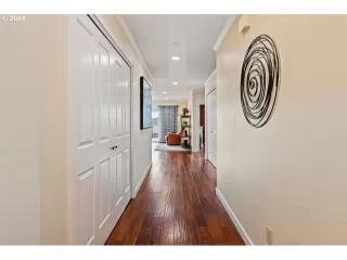 Photo #5: 24342873 Listing