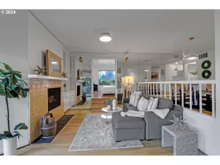 Photo #4: 24343883 Listing