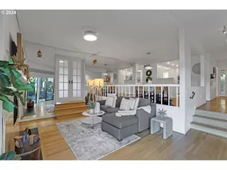 Photo #6: 24343883 Listing