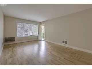 Photo #5: 24344032 Listing 