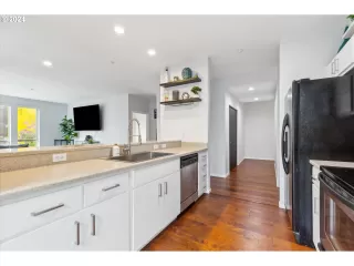 Photo #6: 24346345 Listing