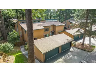 Photo #4: 24346605 Listing