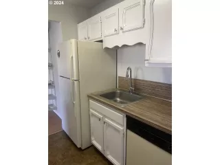 Photo #5: 24347124 Listing