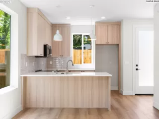 Photo #5: 24349895 Listing