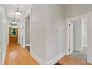 Photo #3: 24350078 Listing