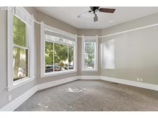 Photo #4: 24350078 Listing