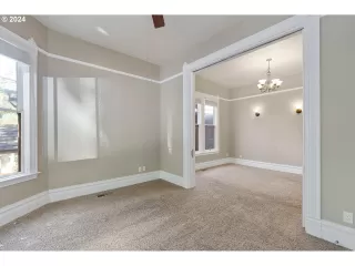 Photo #5: 24350078 Listing