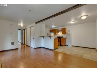 Photo #4: 24350308 Listing 