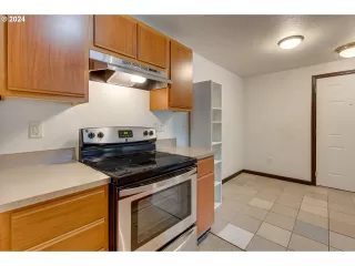 Photo #6: 24350308 Listing 