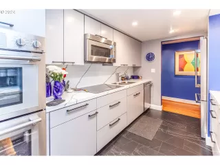 Photo #3: 24351943 Listing