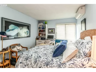 Photo #4: 24351943 Listing