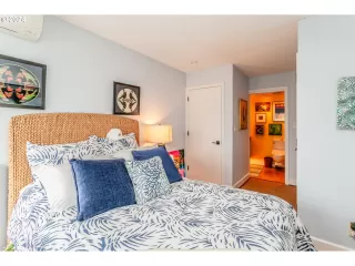 Photo #5: 24351943 Listing