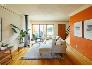 Photo #4: 24352023 Listing 