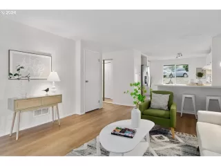 Photo #5: 24352718 Listing