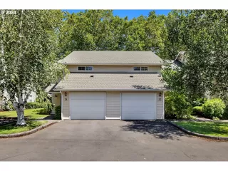 Photo #1: 24352966 Listing