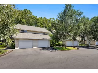 Photo #2: 24352966 Listing