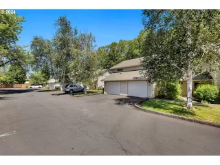 Photo #4: 24352966 Listing