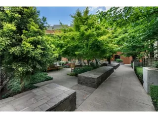 Photo #4: 24353363 Listing