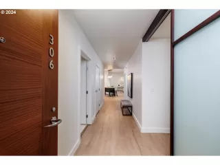 Photo #5: 24353363 Listing