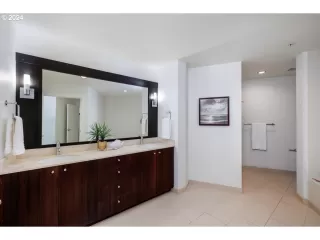 Photo #6: 24353363 Listing