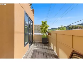 Photo #6: 24355018 Listing