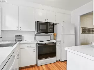 Photo #4: 24357171 Listing 