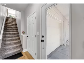 Photo #4: 24358091 Listing