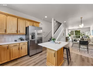 Photo #5: 24358091 Listing