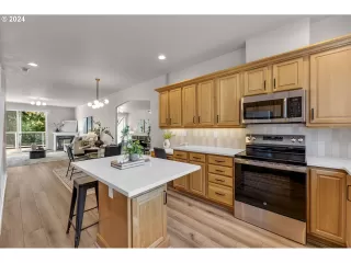 Photo #6: 24358091 Listing