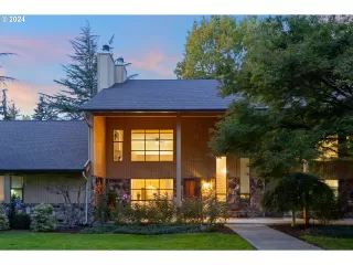 More Details about MLS # 24358159 : 4935 SW CHESTNUT PL