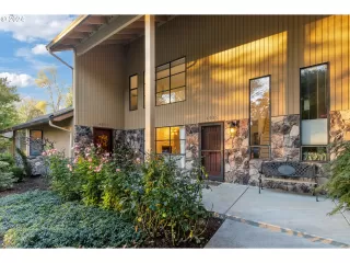 Photo #2: 24358159 Listing