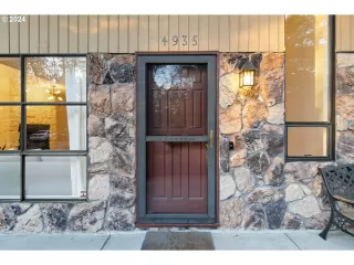 Photo #4: 24358159 Listing