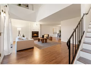 Photo #6: 24358159 Listing