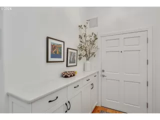 Photo #2: 24358256 Listing