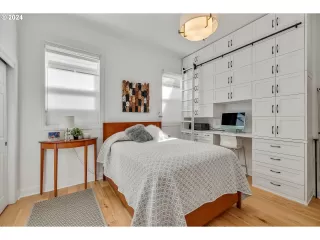 Photo #4: 24358256 Listing