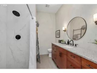 Photo #5: 24358256 Listing