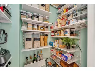 Photo #6: 24358256 Listing