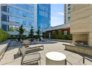 Photo #5: 24358358 Listing