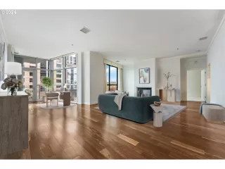 Photo #5: 24358462 Listing